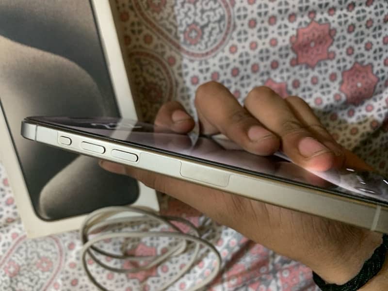 iPhone 15 Pro Max 2