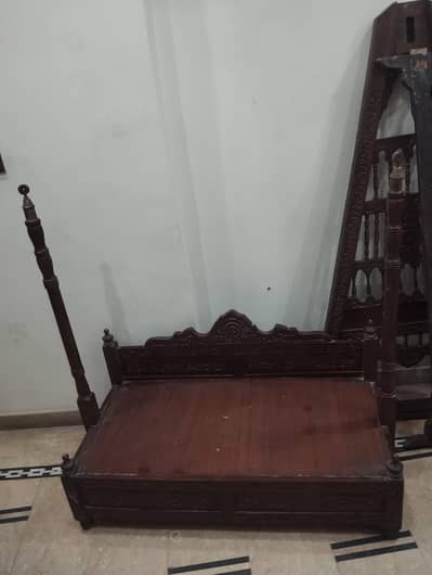 Jhoola ha conditon 10 by 9 hai