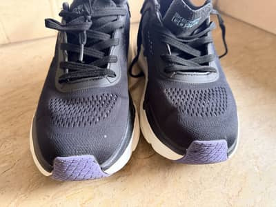 Skechers max cushion for unisex