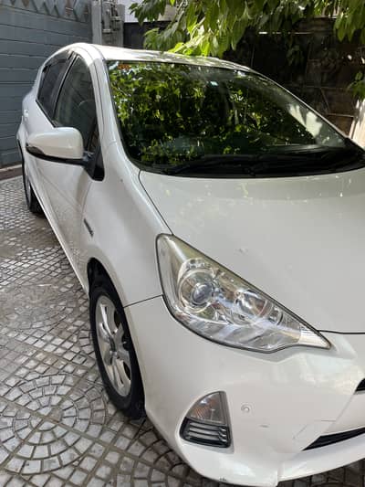 Toyota Aqua G LED beige brown