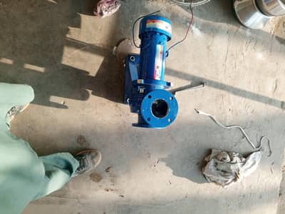 3 inch ka water pump hai direct solar panel per chalta hai