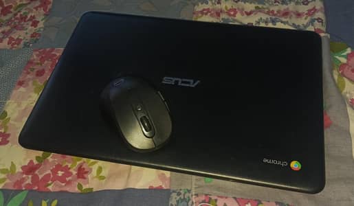 ASUS Chrome Book C300 - 14inc Large Display - With Original Charger