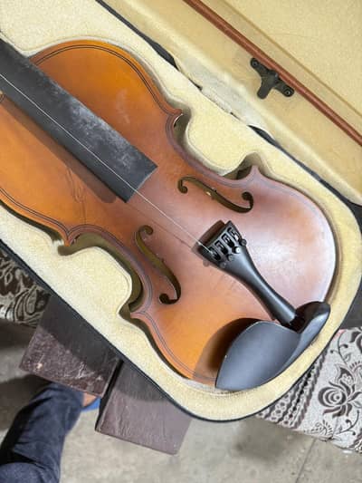 violin Rs:2500   . . call . 03002340879