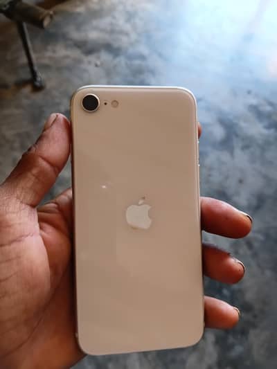 iphone se3 10 by 10 goiod condition koi  b masla ni hi