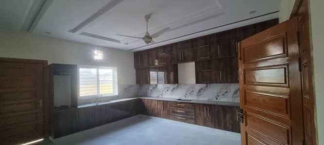 60×100 Basement portion available for rent