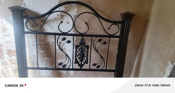 wood bed in excellent condition