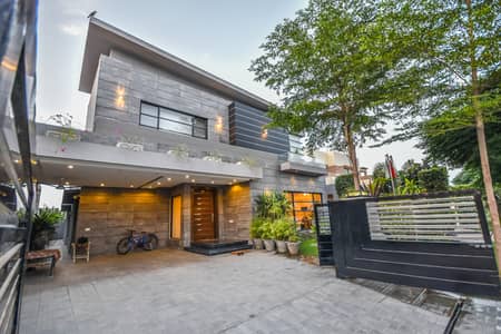 PHASE 6 1-KANAL BRAND NEW FULL BASEMENT FULLY FURNISHED BUNGALOW WITH 6 BEDROOMS IS AVAILABLE FOR SALE.