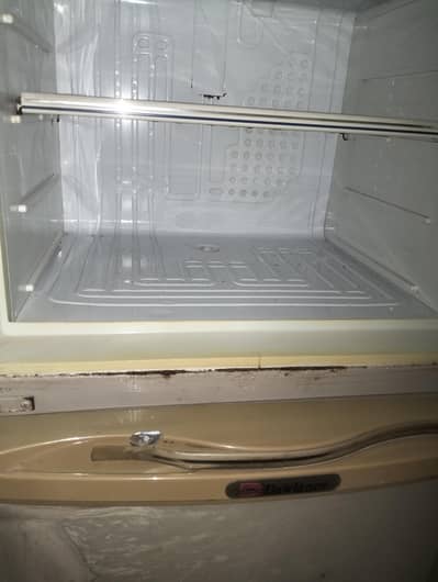REFRIGERATOR FOR SALE ONLY GAS ISSUE PRICE IS 22000 FINAL