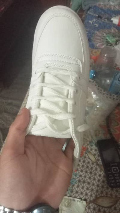 new shoes  Nike ke size pora na any ki wahja se sale kr raha ho boht