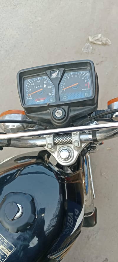 Honda 125 color black