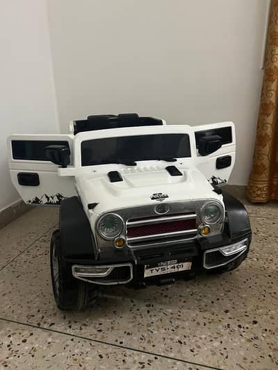 Rechargeable Kids' Electric Jeep – 4x4 Polar Edition – Like New