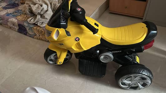 2 kids cars and 2 bikes is for sale