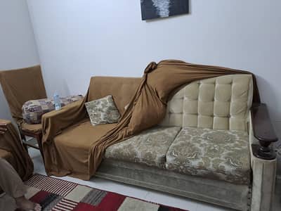 7 Seater Sofa Set with Center Table – Excellent Condition