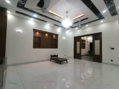 Buy A Centrally Located Prime Location 10 Marla House In Park View City - Topaz Block