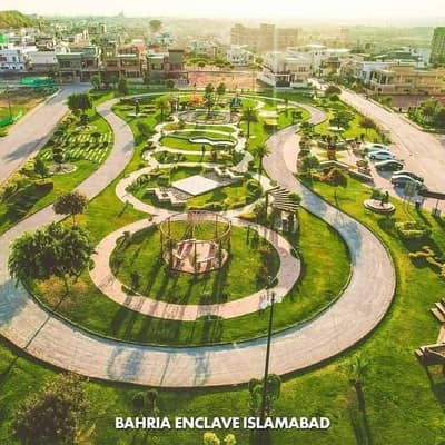 2nd Ballot 5m Plot available near to Park 40feet road