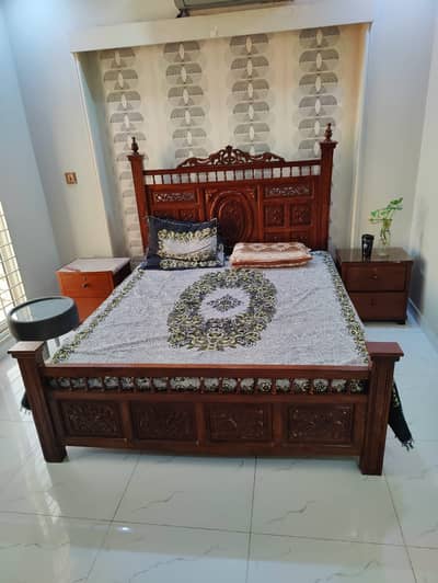 Solid Wood Queen Size Bed Set – 2 Side Tables + Mattress Included