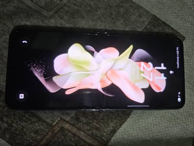 Galaxy Flip 4 mint condition Non PTA