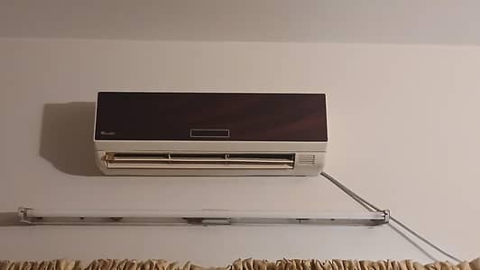 Gree 1 ton in running condition.  2015 model