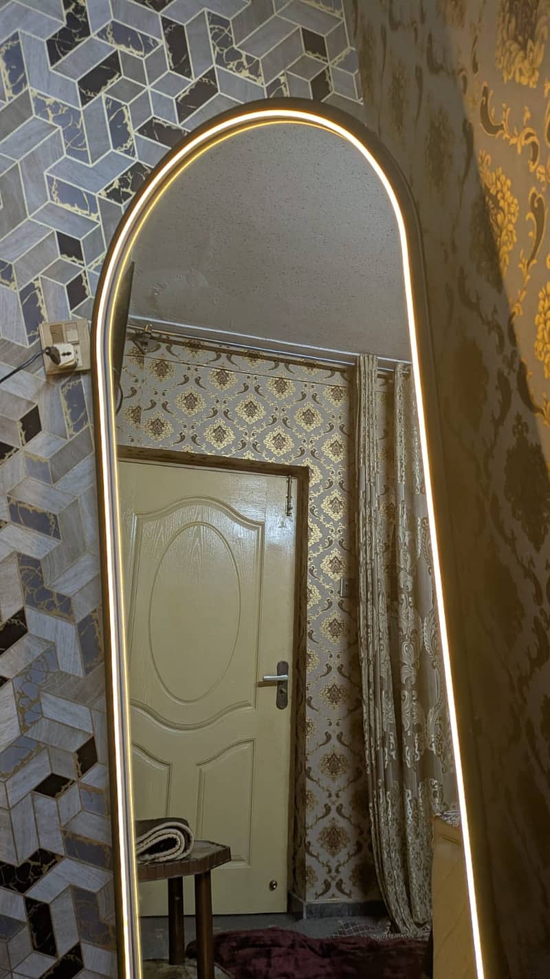 Mirror With Neon Light 0