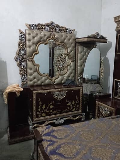 king size bed and dreasing bedo31675441o4