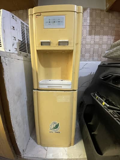 Homage water dispenser