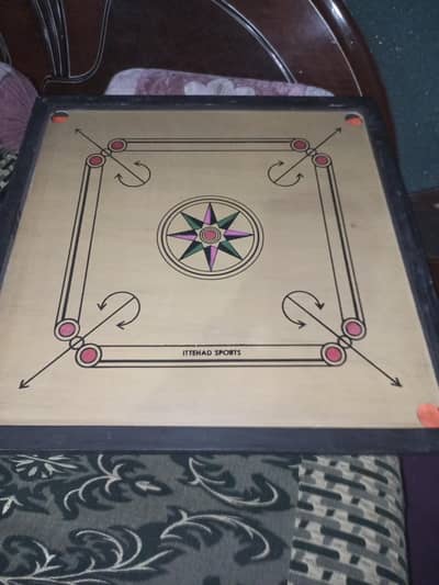 Carrom board