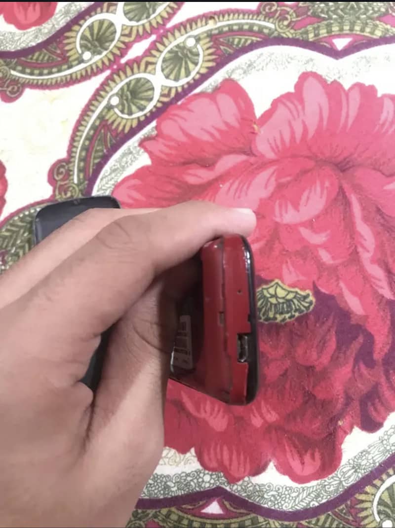 Nokia E4 keypad mobile 4