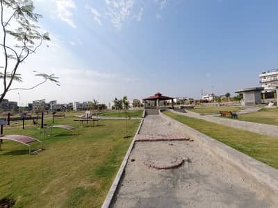 Farm House Plot 5 Kanal Land For Sale In Beautiful Gulberg Greens - Block D