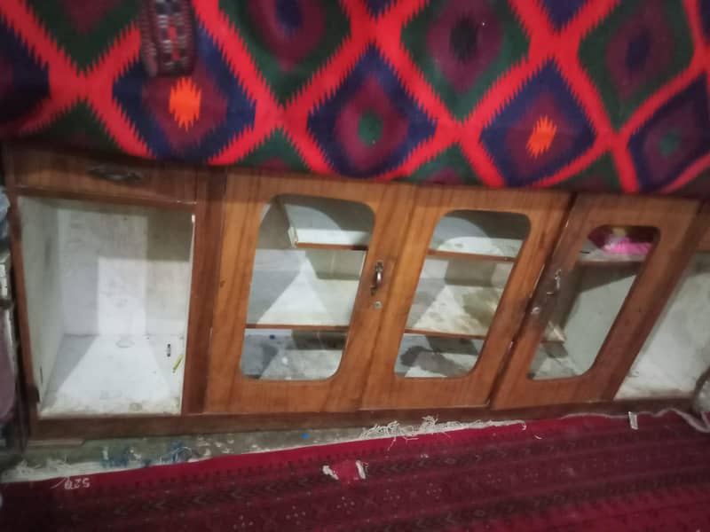 الماری اچی لکڑی میی بنا ہوا ہے 2