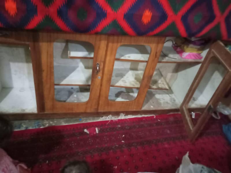 الماری اچی لکڑی میی بنا ہوا ہے 4