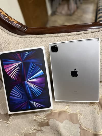iPad Pro M1 chip with box
