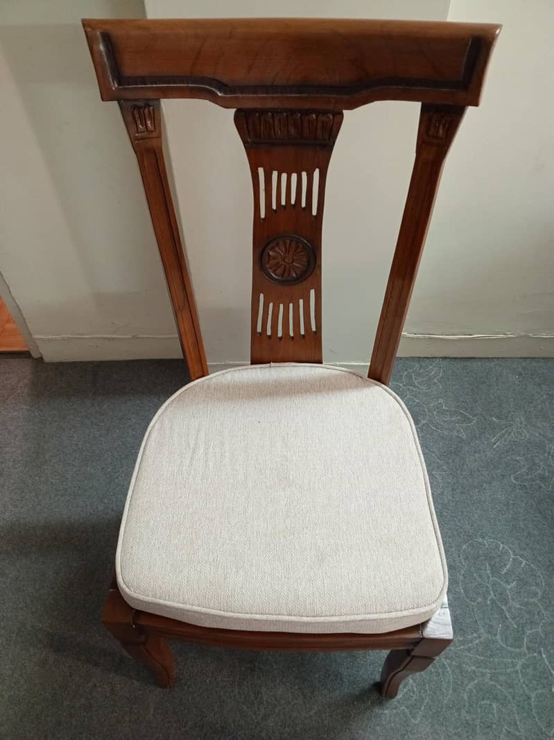 4dining chairs 0