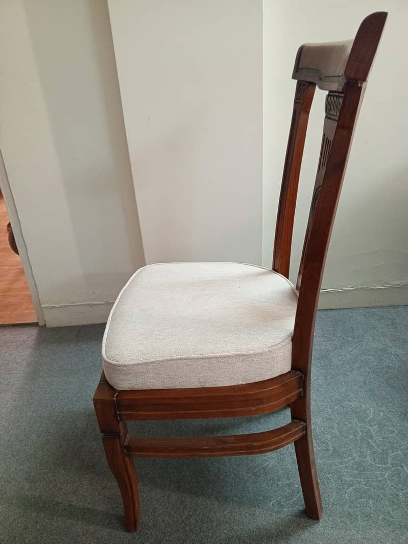 4dining chairs 1
