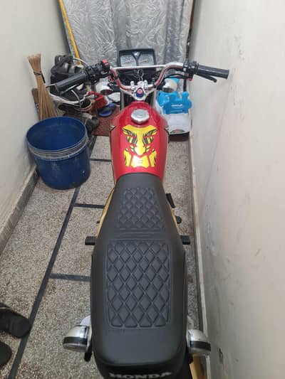 Honda 125 Gold Red edition