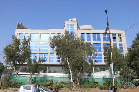 Office Spaces Available For Rent On Main Shahra-E-Qaideen