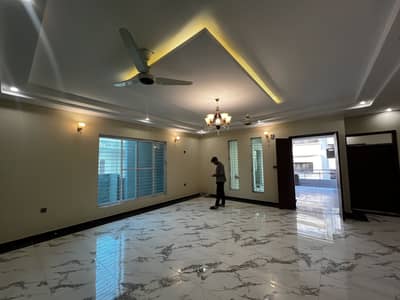 Brand New 280 Sq Yards House For Sale G+2