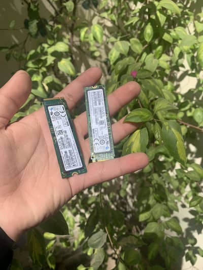 2x 512GB NVMe SSD – Fast Speed – Excellent Condition