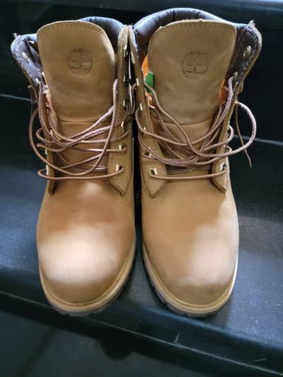 Timberland 6 inch boot. Size 7
