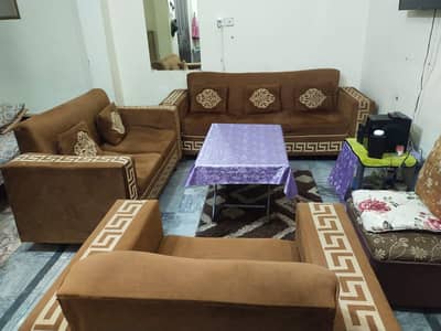 6 seater Sofa Set with cushions for Sale – Neat and Clean