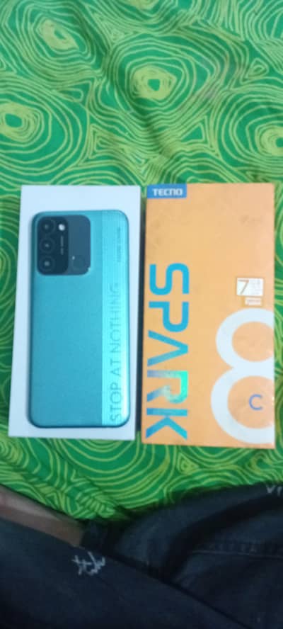 techno spark 8c 4 ram 64 memory with box  family used mobile