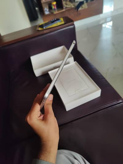 Apple Ipad 9th generation complete box