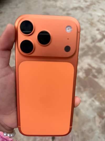 i phone 17 pro in 10/10 condition only 58 cycle  battery health