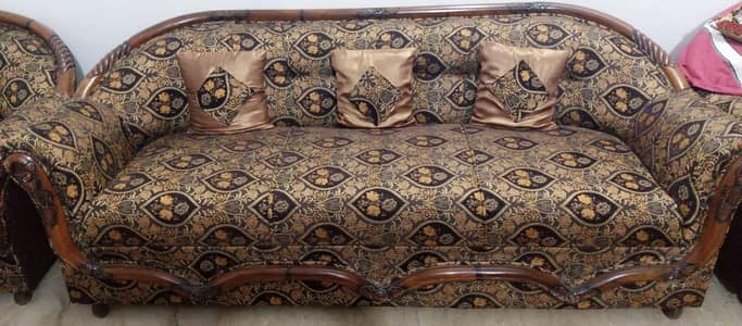 7 seater sofa set for urgent sale