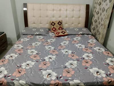 Double bed set without mattress
