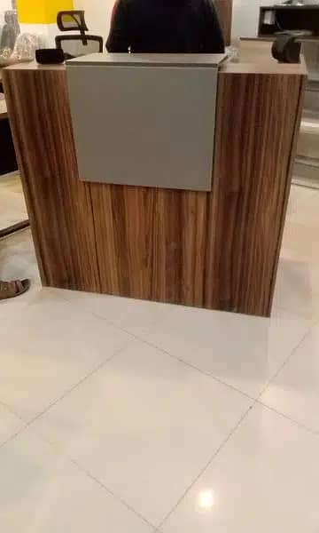Reception Table/Counter 4