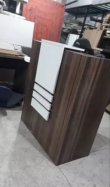 Reception Table/Counter 8