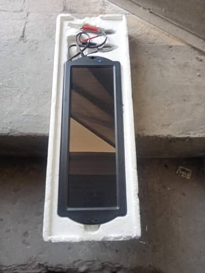 solar panel bahir ka hai yeah car ki battery charge karta hai