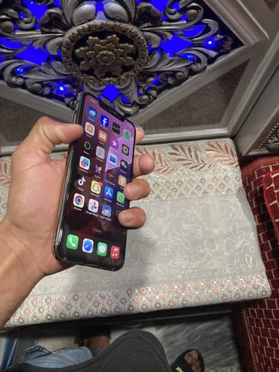 IPhone XS Max factory unlock