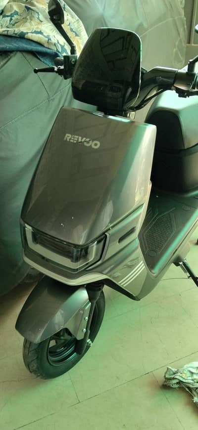 Revoo A12 | Electric Scooty | 300 KM New Urgent Sale Call 0324 7089419