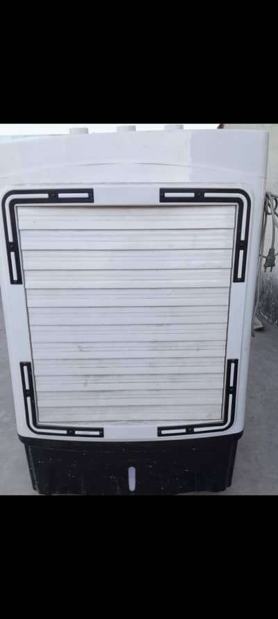 Air conditioner 10/10 only 1 month use no any fault.